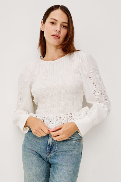 TABI-WHITE-EMBROIDERY-1-670-