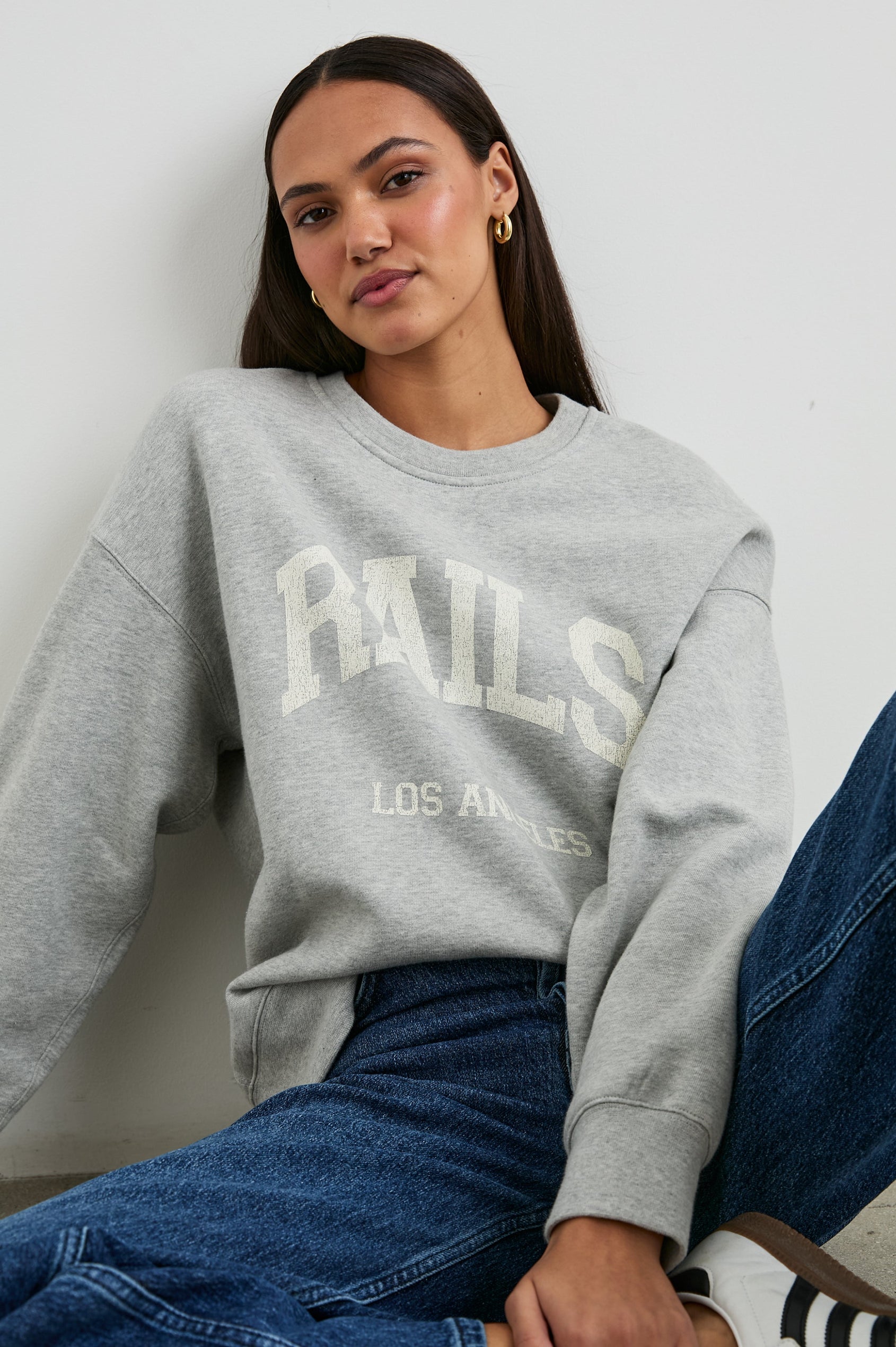THE-VARSITY-SWEATSHIRT-HEATHER-GREY-FRONT DETAIL