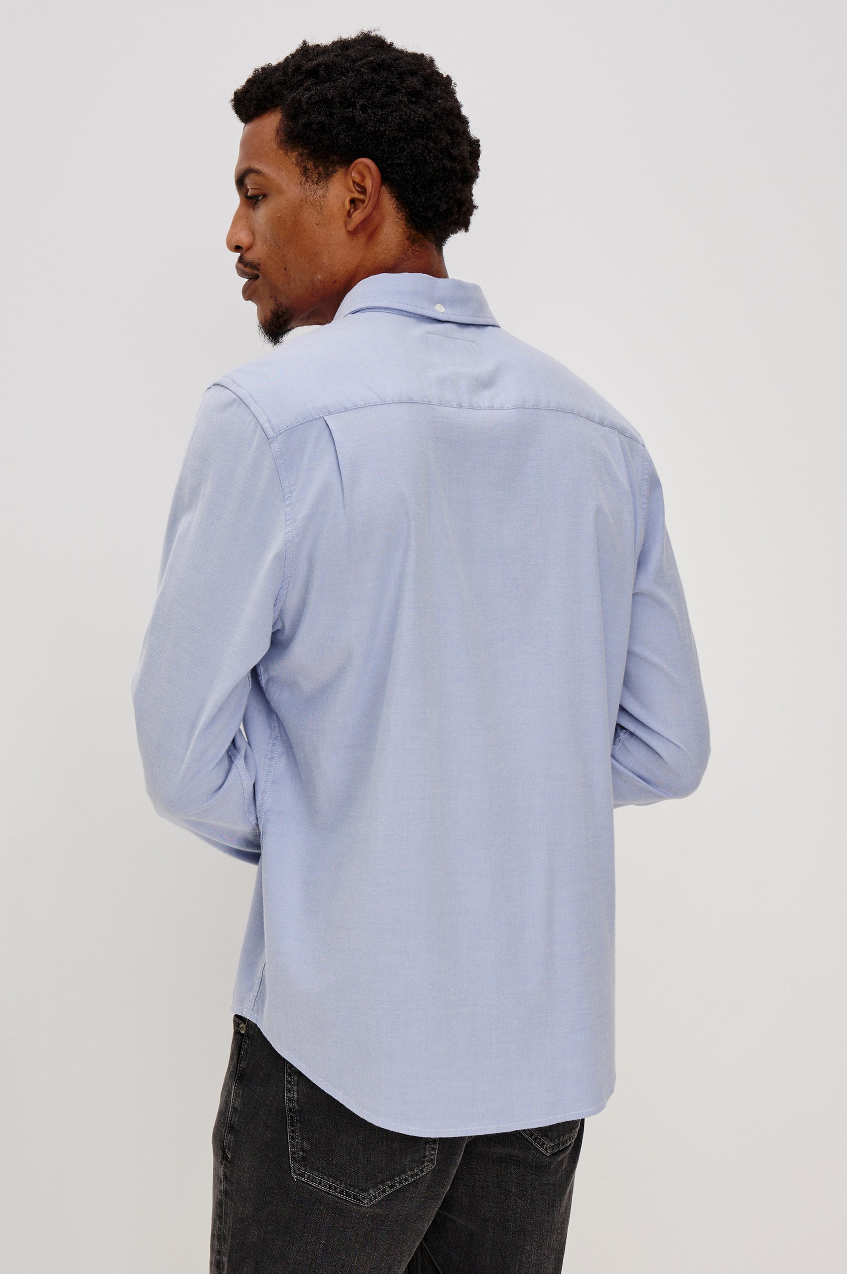 Vance button front collared shirt with long sleeves, collard stand buttons and a single chest pocket in Blue Oxford colorway. Back view shown on model.