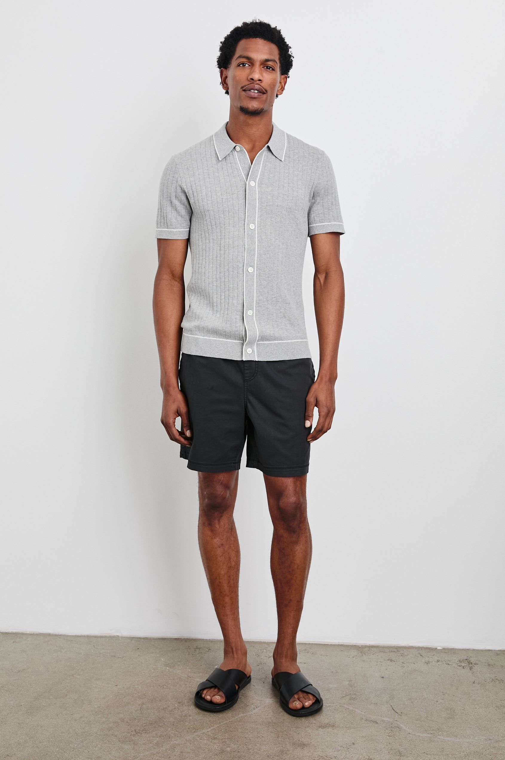 Vernon rib cotton short sleeve button down shirt with contrast trimmings in Grey Melange - full body front view