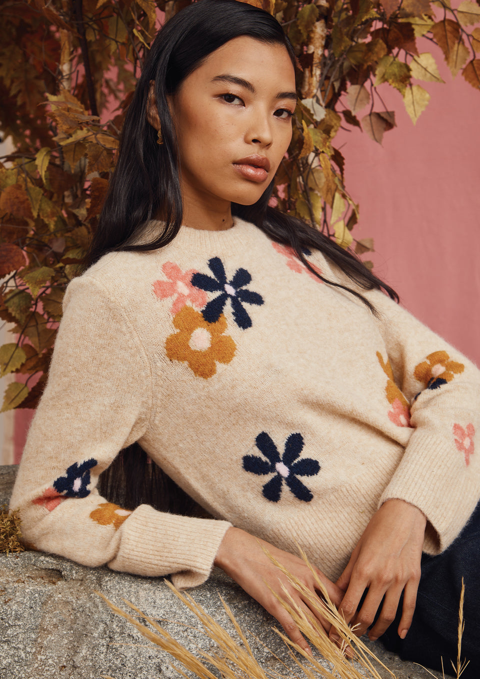 EDITORIAL SIDE IMAGE OF MODEL WEARING ANISE SWEATER