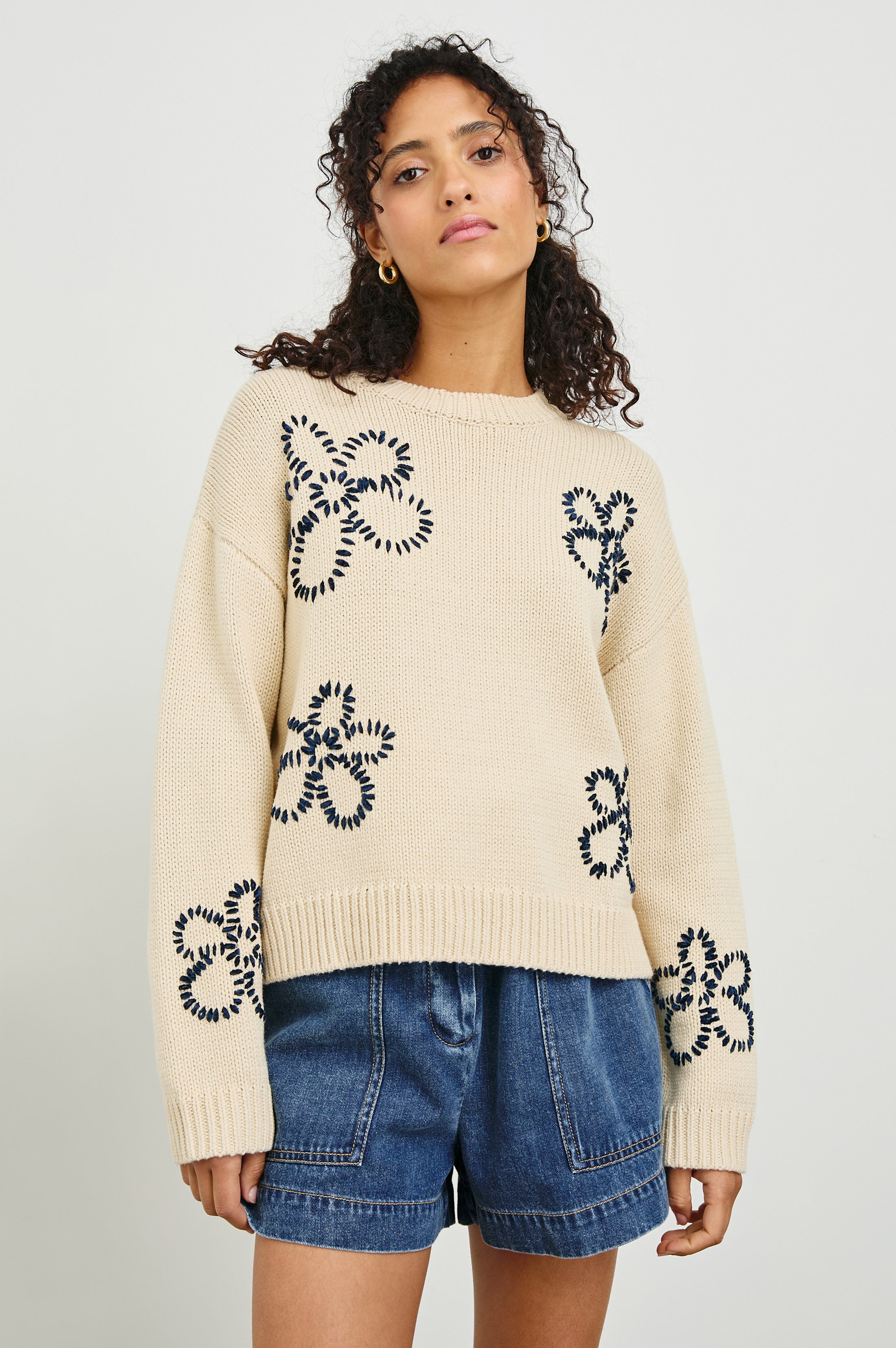 ZOEY SWEATER - IVORY NAVY STITCHED DAISIES – Rails