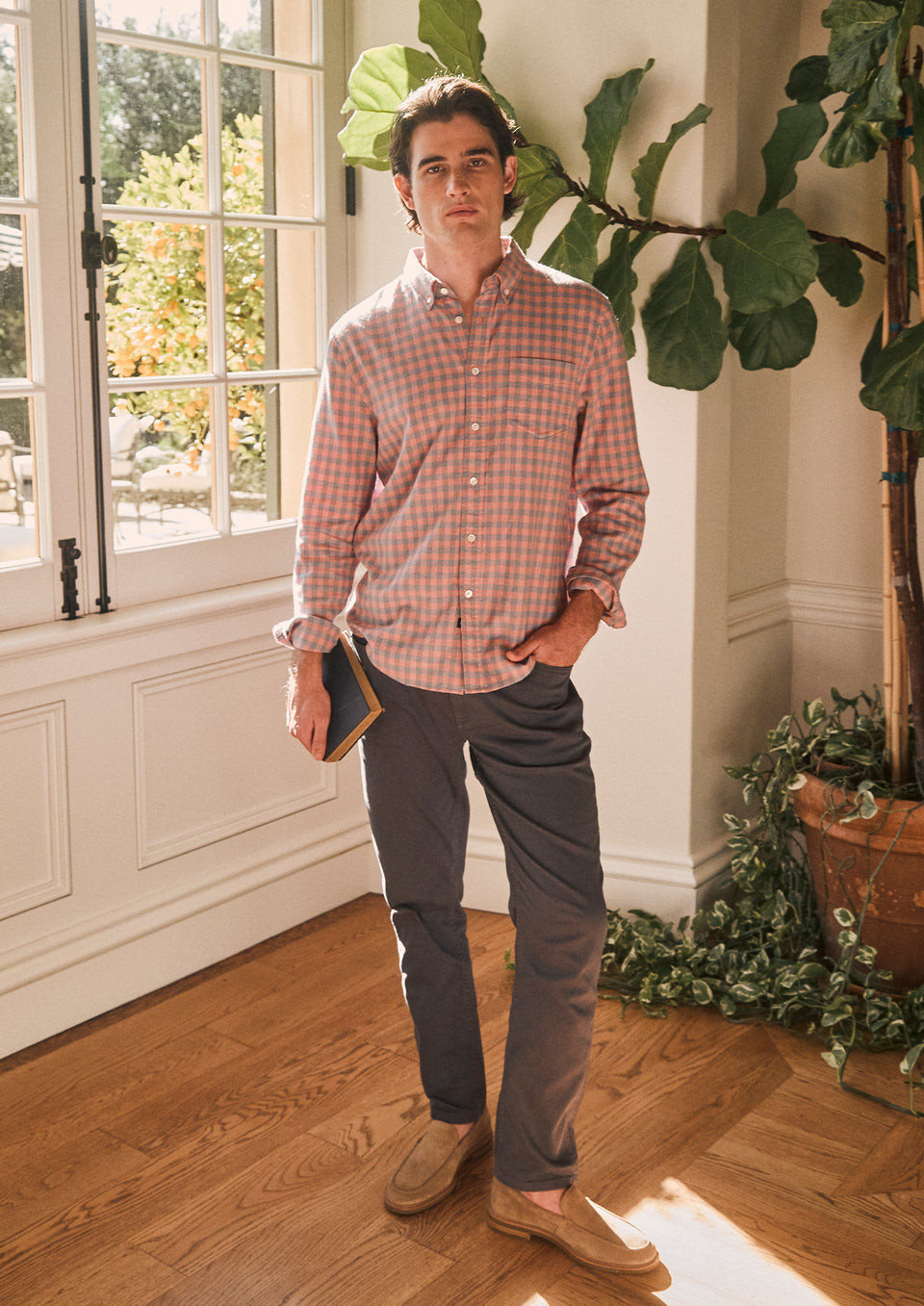 FULL BODY EDITORIAL IMAGE OF REID SHIRT IN MELON DENIM MELANGE AND CARVER PANT IN ENSIGN BLUE