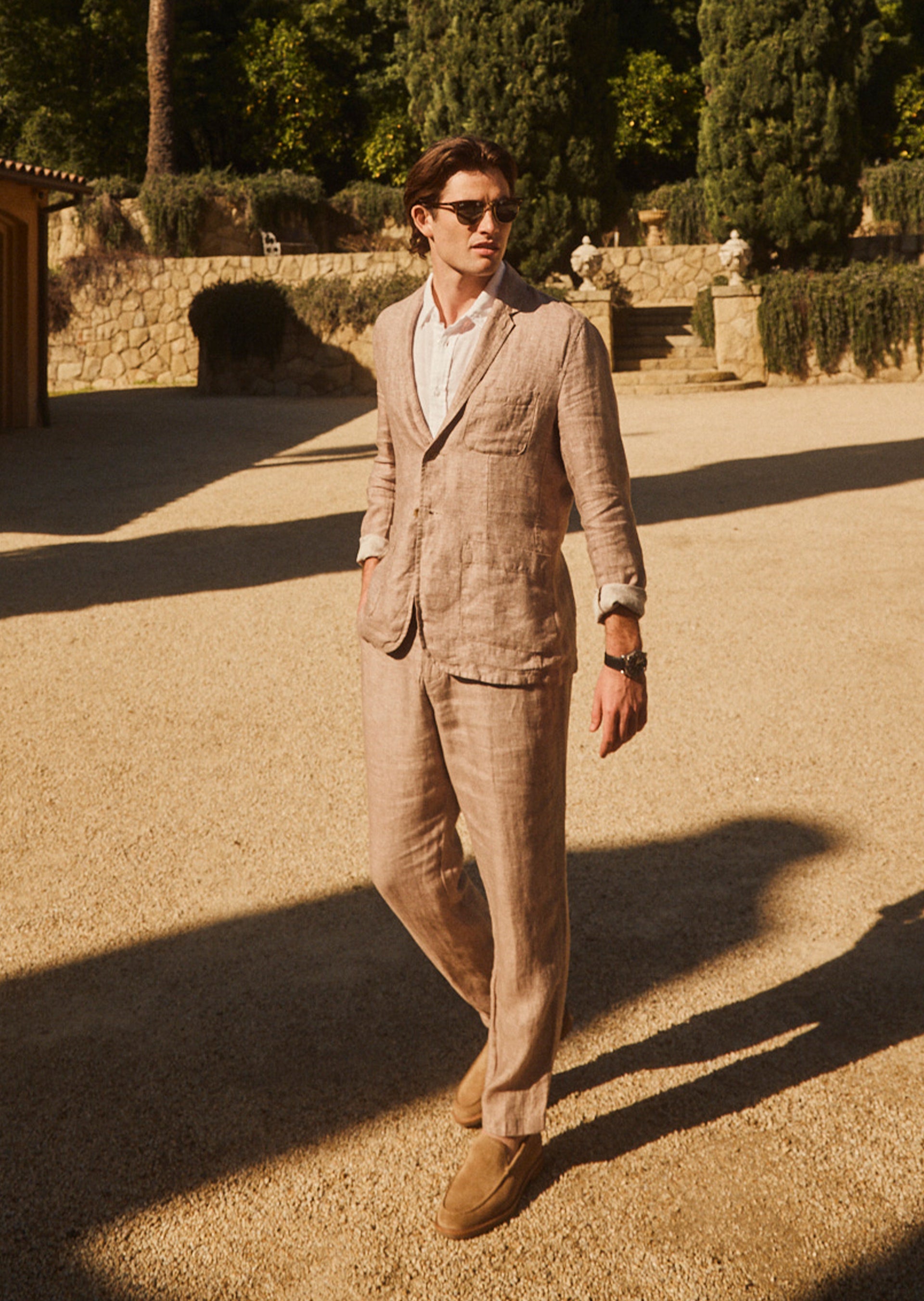 EDITORIAL FULL BODY IMAGE OF MODEL WEARING SORRENTO BLAZER AND MERCER PANT IN BULGUR
