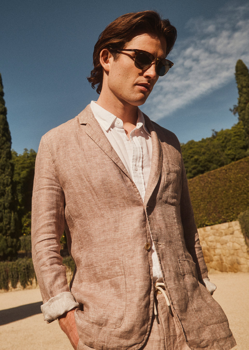 CLOSE UP EDITORIAL IMAGE OF THE SORRENTO BLAZER IN BULGUR