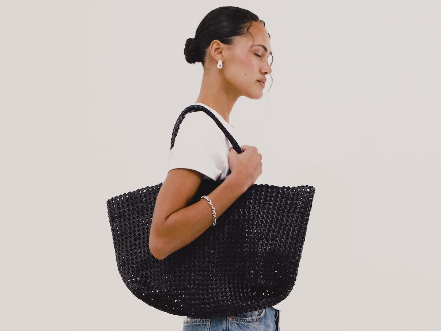 BRAVA-TOTE-BLACK video
