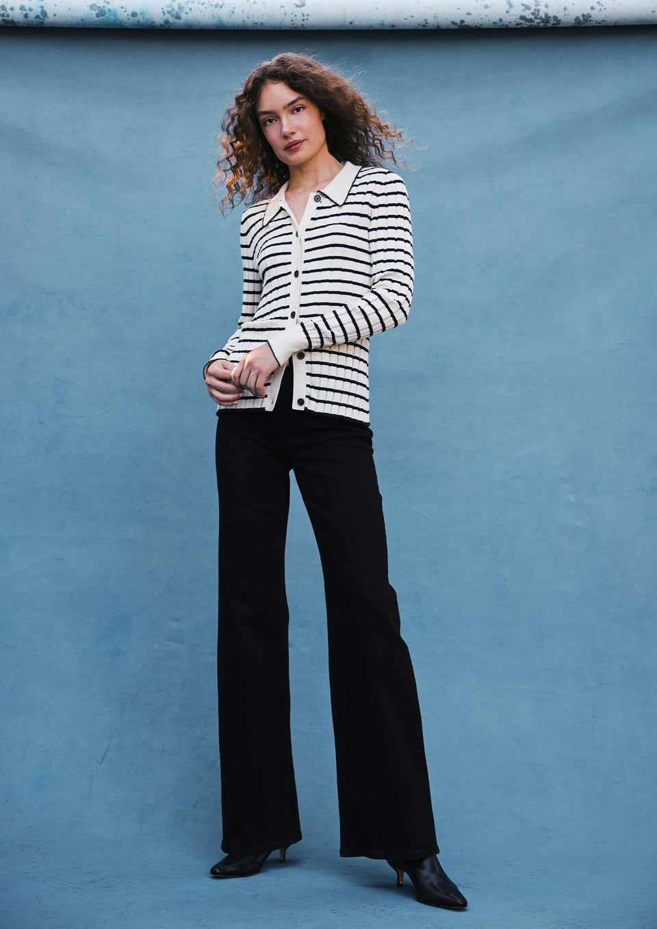 FRONT FULL BODY EDITORIAL IMAGE OF MODEL WEARING AURELIA TOP AND GETTY WIDE LEG JEANS