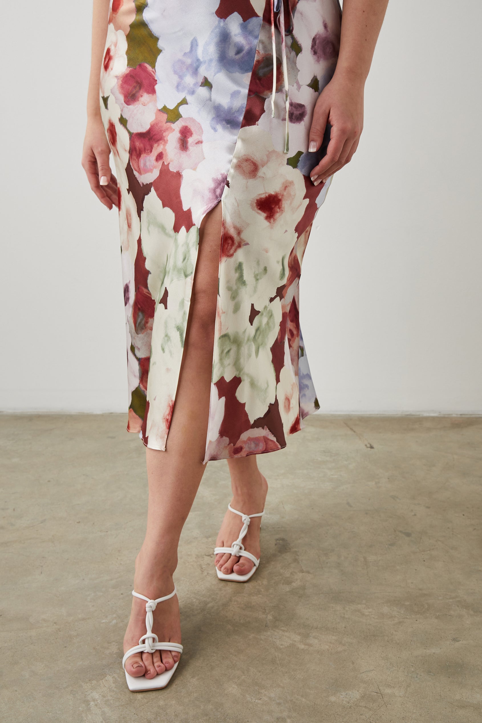 GABRIELLA DRESS PAINTED ROSE - BOTTOM DETAIL MODEL 2