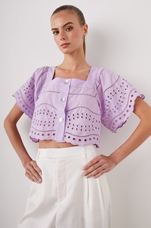 KIT TOP ORCHID EYELET EMBROIDERY - FRONT ARMS CROSSED