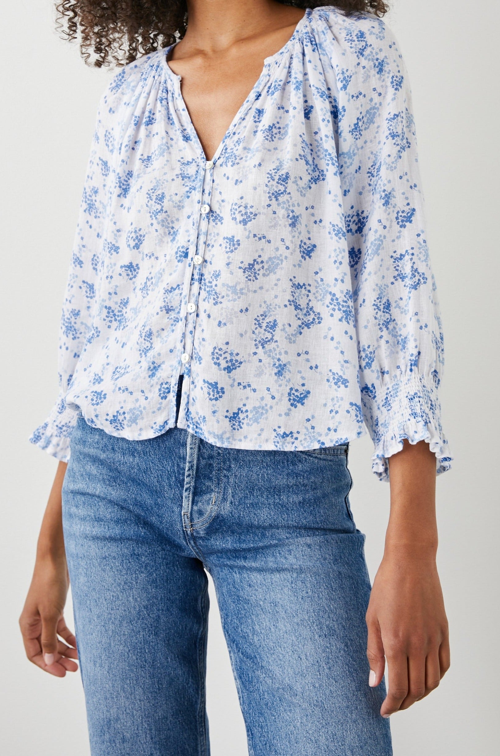 MARIAH TOP BLUE BLOSSOMS - FRONT