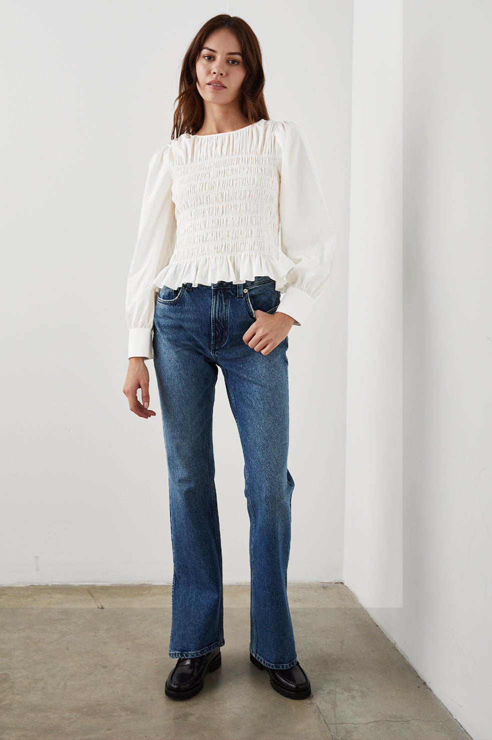 TABI WHITE TOP-FULL FRONT BODY