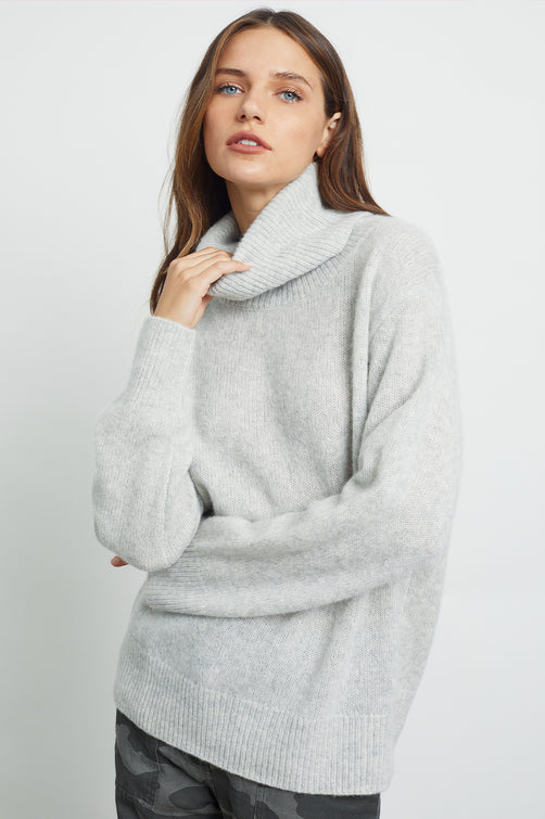 Imogen long sleeve, cashmere and silk turtleneck sweater in Mist - front